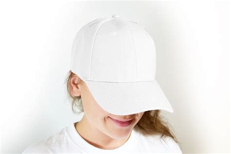 Comment laver une casquette blanche sans l’abîmer – 6 astuces.